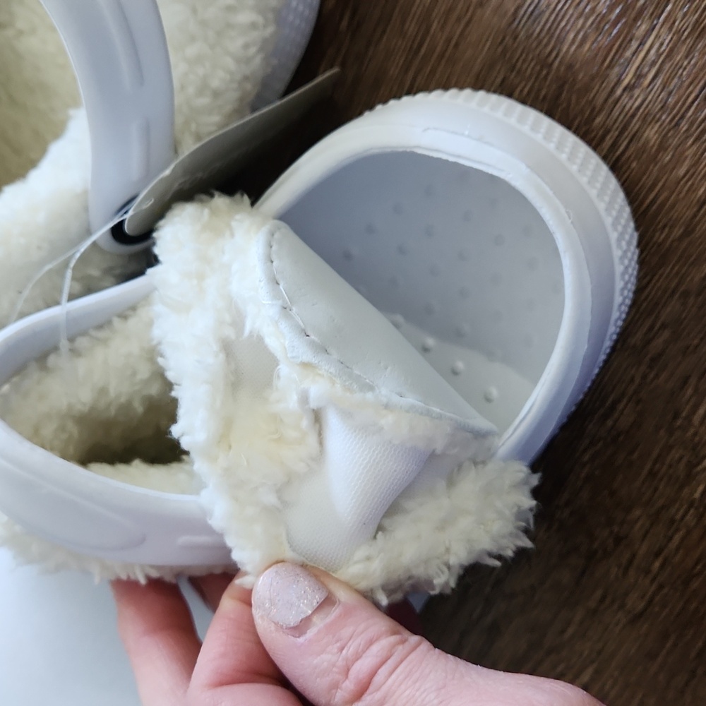 NWT Kids Foamwalk White Furry Lined Clogs, size 13/1 - Picture 9 of 11